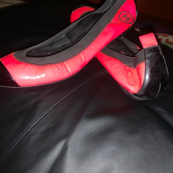 CHANEL patent leather flats - Picture 1 of 5